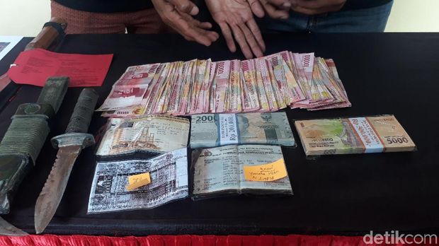 Barang bukti yang disita dari para pelaku