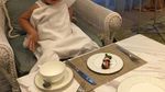 Gemas Banget! Begini Gaya El Barack Putra Jessica Iskandar Saat Makan