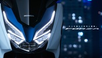 Di balik joknya, Honda Forza 250 punya bagasi yang cukup luas. Bagasinya bisa menampung dua helm full face. Foto: dok. Honda