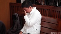 Kiki Hasibuan juga dihukum membayar denda sebesar Rp 5 miliar subsider 8 bulan kurungan.