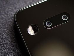 Bukan iPhone X, Ini Ponsel yang Pertama Pakai Notch