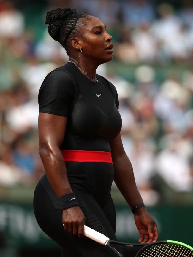 Rasanya kostum ini sangat pas mewakili semua perempuan yang telah melalui tantangan fisik dan mental, untuk kembali lagi dengan rasa percaya diri dan yakin pada dirinya sendiri, kata juara tiga piala utama Coupe Suzanne Lenglen Roland Garros itu. (Foto: Matthew Stockman/Getty Images)