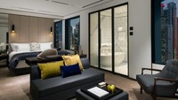 Foster+Partners mengubah kantor pemerintah ini menjadi hotel mewah di Hong Kong, dan baru saja dibuka untuk umum. Istimewa/Inhabitat.