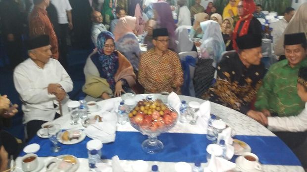 Amien Rais Hingga Gatot Bukber di Kediaman Zulkifli Hasan