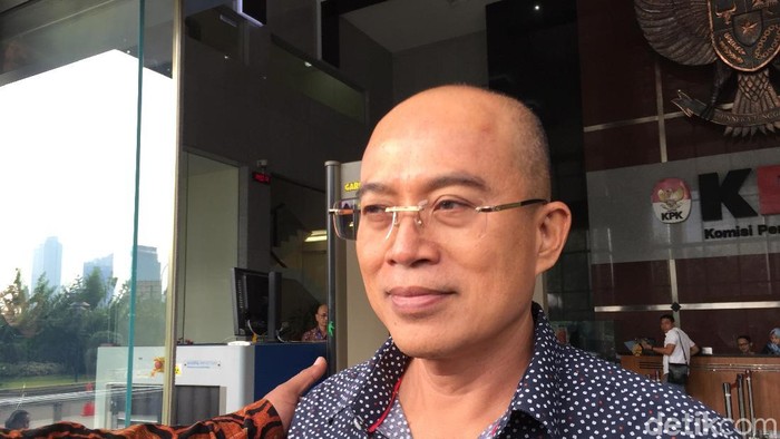 Wakil Bupati Bengkulu Selatan Gusnan Mulyadi menyebut penyuap Bupati Dirwan Mahmud sebagai tim sukses mereka.