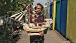 Melihat Uniknya Kerajinan Kapal Bambu di Marunda