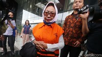 Ia diperiksa dalam kasus dugaan suap pengadaan barang dan jasa di Pemerintah Kota Kendari tahun anggaran 2017-2018.