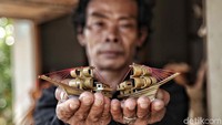 Tidak jarang Engkim juga menerima pesanan untuk membuat miniatur kapal dengan model dan ukuran tertentu sesuai dengan keinginan pembeli. Tidak jarang Engkim juga menerima pesanan untuk membuat miniatur kapal dengan model dan ukuran tertentu sesuai dengan keinginan pembeli.