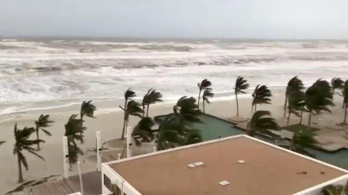 General view after Cyclone Mekunu in Salalah, Oman May 26, 2018. Oman News Agency/Handout via REUTERS ATTENTION EDITORS - THIS IMAGE HAS BEEN SUPPLIED BY A THIRD PARTY. NO RESALES. NO ARCHIVES     TPX IMAGES OF THE DAY
