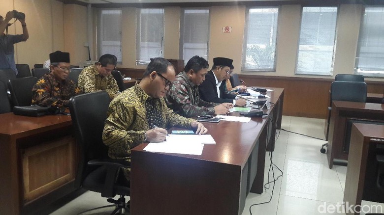 Rapat dengan DPD, Menag Jelaskan soal Daftar 200 Mubalig Rapat dengan DPD, Menag Jelaskan soal Daftar 200 Mubalig
