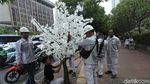 Hiasan Pohon Lampu Percantik Jalan Thamrin