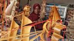Melihat Uniknya Kerajinan Kapal Bambu di Marunda