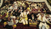 Ada lagi karpet mahal di Parlak Factory, karpetnya mirip sebuah lukisan dan bergambar tradisi Muqam, tradisi bernyanyi etnis Uyghur. Ukurannya sedikit lebih besar dari karpet sajadah, namun harganya 1.000 Yuan (Rp 2,1 juta) (Fitraya/detikTravel)
