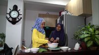 Mengolah menu  berbuka khas Maldives. 