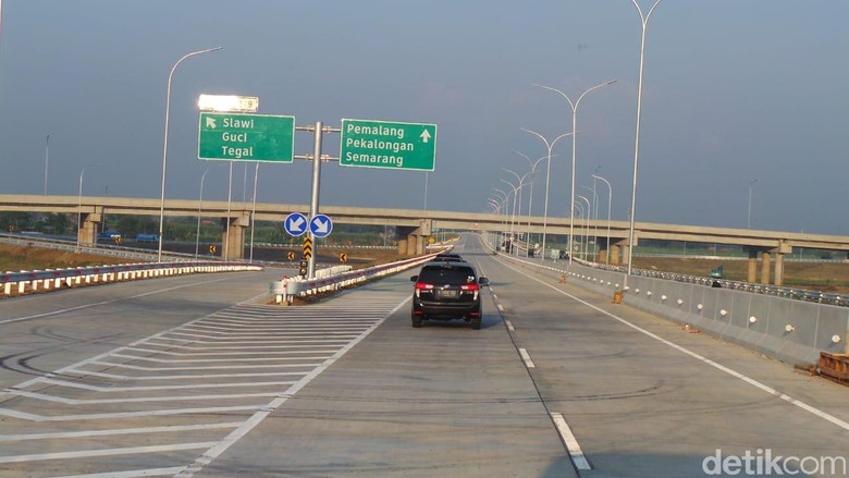Tol Pemalang-Batang. Foto: Selfie Miftahul Jannah Tol Pemalang-Batang. Foto: Selfie Miftahul Jannah
