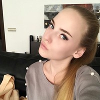 Foto-foto yang ditampilkan di media sosial itu menurut Oksana dibuat untuk menunjukkan bahwa intelegensia dan keseksian bisa berjalan bersamaan. Foto: Instagram