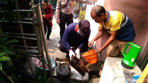 Tim Labfor Identifikasi Lokasi Kebakaran Rumah Kos di Surabaya