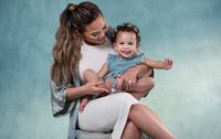 Begini Trik Chrissy Teigen Hadapi Luna yang Susah Makan