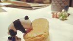 Lucu Banget! Miniatur Panda Ini Berpose dengan Makanan