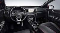 Bagian interior, berbagai perubahan juga dilakukan. Sebut saja, sistem infotainment untuk pasar Eropa yang kini pilihan display 7.0 dan 8.0 inci. Foto: Pool (Carsscoops)