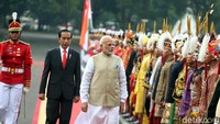 PM India Narendra Modi disambut dengan upacara kenegaraan.