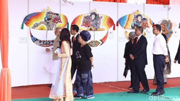 Jokowi Sambut PM India dengan Layangan dan Budaya Hindu