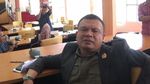 Foto: Anggota DPRD Bone Naik Meja dan Banting Kursi Saat Rapat