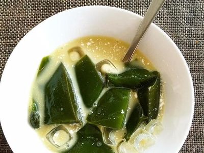 Ting..Ting! Segarnya Es Cincau Hitam dan HIjau Dipadu dengan Sirop Buat Berbuka