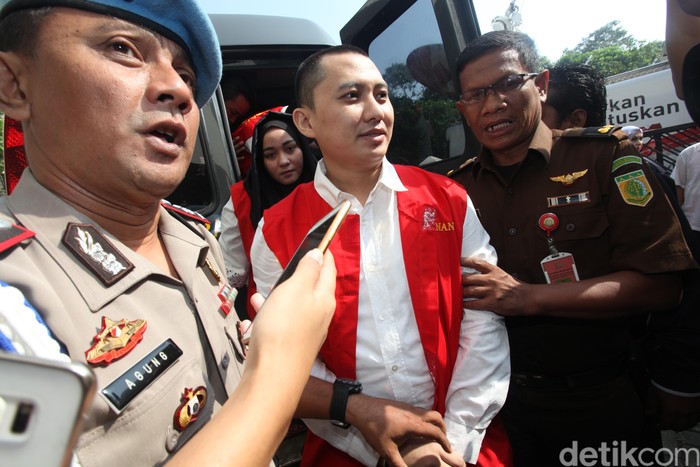 Bos First Travel, Andika Surachman, Anniesa Hasibuan, dan Kiki Hasibuan, tiba di PN Depok. Mereka akan menjalani sidang vonis kasus penipuan First Travel.