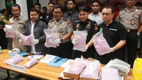 Tim Subdit Ditresnarkoba Polda Metro Jaya mengagalkan peredaran 50 ribu ekstasi jaringan Jerman di Jakarta dan Surabaya. 10 orang pelaku ikut diamankan oleh pihak kepolisian.