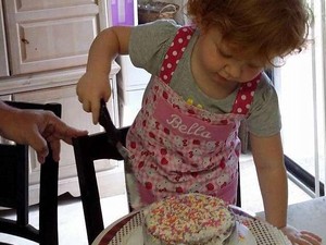 Bikin Haru, Anak 4 Tahun Ini Kirimkan Kue Ulang Tahun untuk Ibunya di Surga