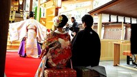 Selain ramai oleh pengunjung yang ingin sembuh dari cedera kaki. Kuil ini juga biasa digunakan sebagai tempat pernikahan (petiterose08/Instagram)