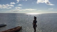 Foto: Yang terbaru, Yeon Jeong mengunggah foto siluet dirinya sedang di pantai. Tag lokasinya berada di Saipan, sebuah pulau cantik di Northern Mariana Island, AS. Wah, mau kemana lagi habis ini Kim? (Instagram/@90_allie)