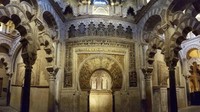 Foto: Namun setelah Abd al-Rahman I menguasai daerah Iberia, gereja tersebut dibagi menjadi gereja dan juga masjid untuk umat Muslim. Perubahan tersebut dikepalai oleh Abd al-Rahman sendiri yang menganut arsitektur khas Maroko. (drhalesa/Instagram)