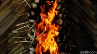 Lemang merupakan makanan yang muncul saat bulan ramadan. Lemang merupakan makanan yang muncul saat bulan ramadan.
