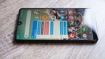 Essential juga ditinggal pejabat penting secara mendadak seperti VP Marketing Essential Brian Wallace. Wallace bukan orang pertama yang meninggalkan Essential, sebelumnya ada Andy Fouche, Head of Coomunications yang juga mengundurkan diri. Foto: Android Central