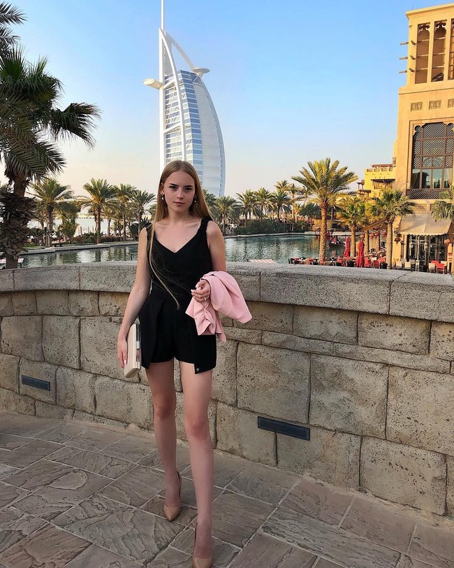 Pemilik akun @o_neveselaya kerap berpose seksi yang memperlihatkan keindahan tubuhnya. Foto: Instagram