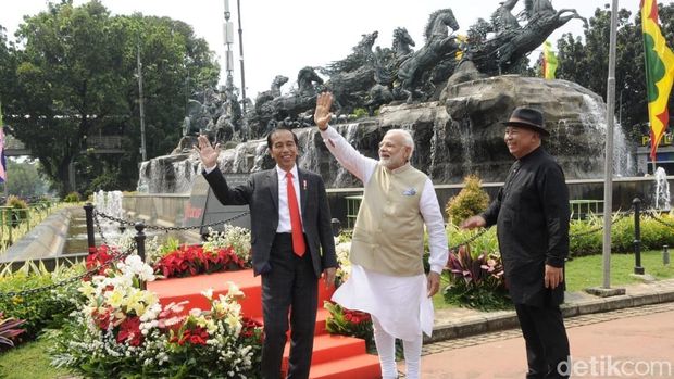 Jokowi Sambut PM India dengan Layangan dan Budaya Hindu