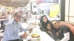 Mantap Berhijrah, Ini 10 Momen Lyra Virna Makan Bareng Keluarga