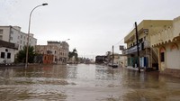 Wilayah Oman dan Yaman diterjang siklon Mekunu sejak pekan lalu. Sedikitnya 11 orang, termasuk bocah perempuan berusia 12 tahun tewas. Foto: Oman News Agency/Handout via REUTERS