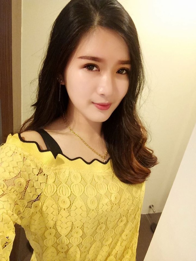 Wanita yang berasal dari Sibu, Sirawak ini pun cukup populer di Facebook. Banyak netizen mengagumi Oli Lee. Foto: Dok. Facebook/Oil Lee