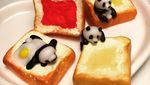 Lucu Banget! Miniatur Panda Ini Berpose dengan Makanan
