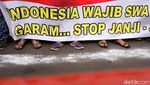 Petani Demo Tolak Impor Garam di Depan Istana
