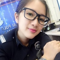Kenalan dengan polisi wanita cantik bernama Oli Lee, yang mencuri perhatian netizen karena paras memesonanya. Foto: Dok. Facebook/Oli Lee