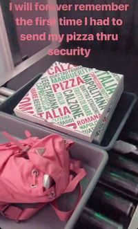 Ngidam Pizza, Bella Hadid Rela Bawa Pizza Sendiri ke Pesawat Pribadinya