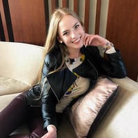  Kenalan dengan Oksana Neveselaya, guru matematika yang juga populer di Instagram karena memiliki jumlah pengikut 758 ribu lebih. Foto: Instagram