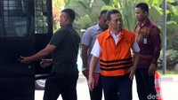 Mohammad Yahya Fuad tidak menjawab pertanyaan wartawan saat disinggung  perusahaan miliknya, PT Putra Ramadhan (Tradha) yang dijadikan tersangka oleh KPK dalam kasus pencucian uang pada Jumat (18/5) lalu.