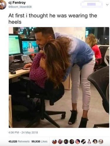 Sepintas memang membingungkan.