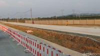 Beberapa ruas masih belum dilapisi aspal dan sebagian besar masih beton. Bagi para pemudik yang menggunakan jalur ini diharapkan hati hati karena kawasan ini berdebu dan masih banyak pasir di jalan.