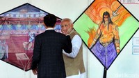 Sebelumnya Jokowi dan Narendra Modi bergerak ke Monumen Nasional untuk menghadiri festival layang-layang Indonesia-India.